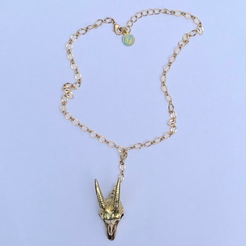 𝅺FABULINA Antelope Skull Pendant with Gold Horn